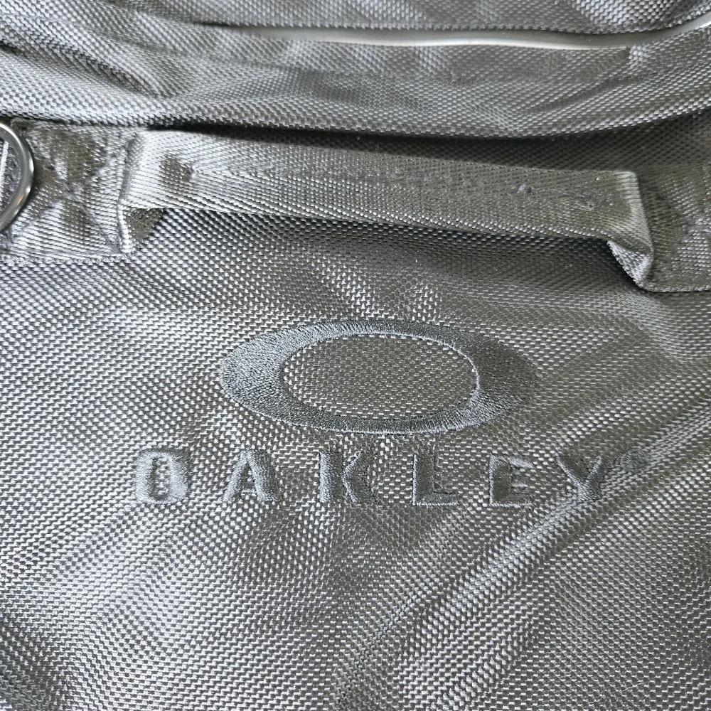 Oakley NWOT Utility Duffel bag 50L blackout hunting fishing hiking